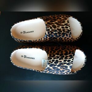 Womens Leipard Print Slip On Platform Type Shoes- Size 8 - Nwts
